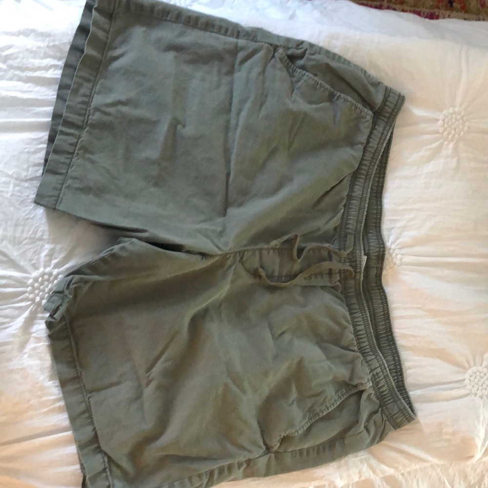 Gap men’s xl jogger shorts in olive